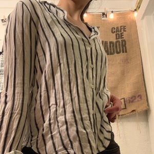 🤍🖤 striped soft button up 🤍🖤
